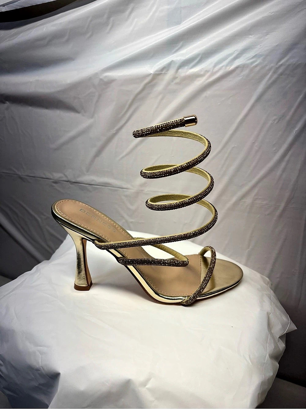 Shoe Dazzle Alexandra55 Gold Spiral Strap Heels US 8.5 Like New